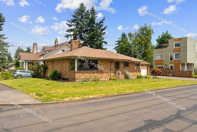 2329 N Bryant St in Portland, OR - Building Photo - Building Photo