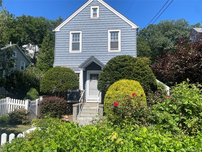 14 Rosedale Ave in Hastings On Hudson, NY - Building Photo - Building Photo