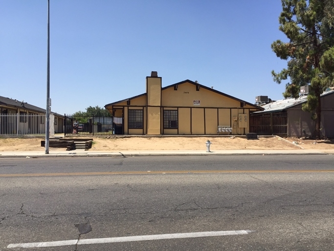 3449 N Marks Ave in Fresno, CA - Building Photo