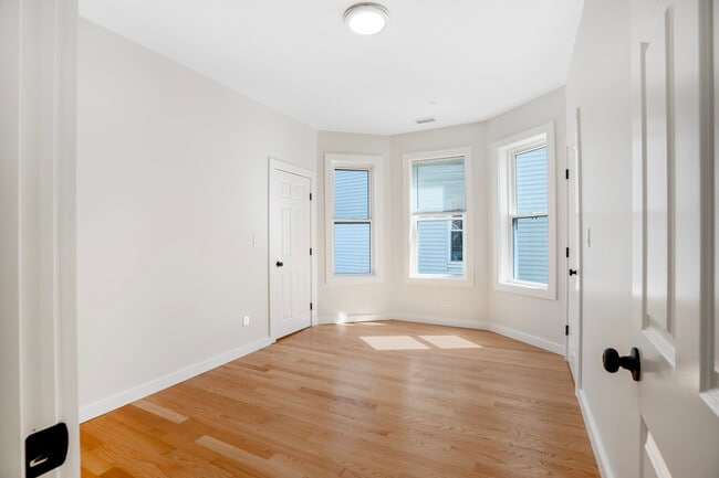 27 Linden St, Unit 3