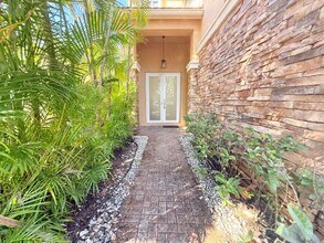 5935 Asturian Trl in Wellington, FL - Foto de edificio - Building Photo