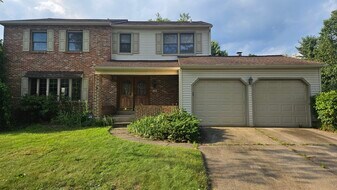 38 Lancelot Ln in Mount Laurel, NJ - Building Photo