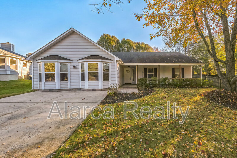 9247 Aylesbury Ln in Mint Hill, NC - Building Photo