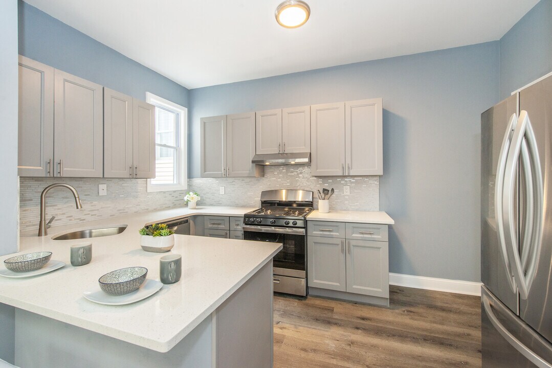 205 Hutton St in Jersey City, NJ - Building Photo