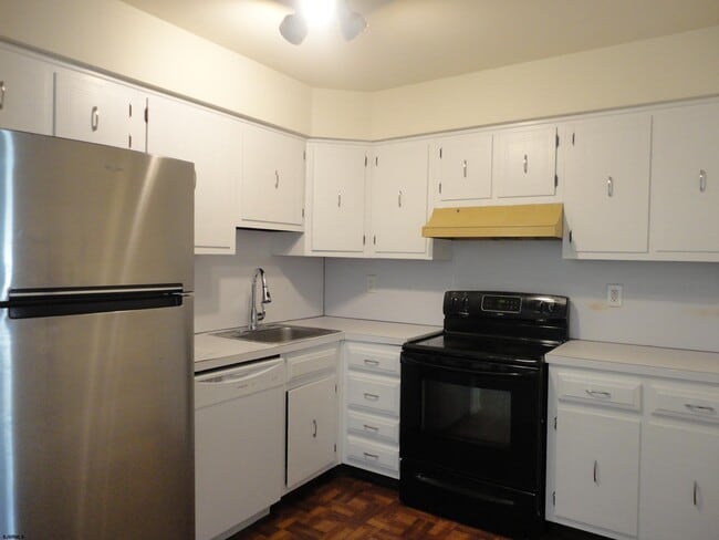 2461 Arbor Ct in Hamilton, NJ - Foto de edificio - Building Photo