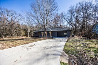 17 Dillow Dr in Bella Vista, AR - Building Photo - Building Photo