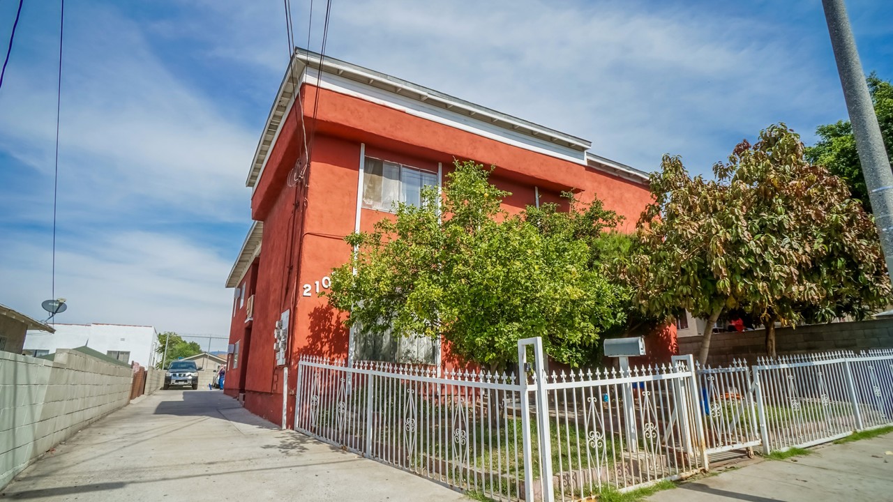 2107 Sheridan St in Los Angeles, CA - Foto de edificio