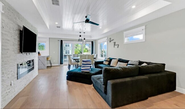 2411 Avenue C in Bradenton Beach, FL - Building Photo - Building Photo