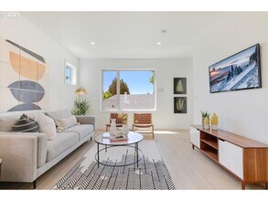 3958 SE Gladstone St in Portland, OR - Building Photo - Building Photo