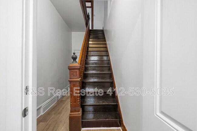 1950 Lowrie St in Pittsburgh, PA - Building Photo - Building Photo