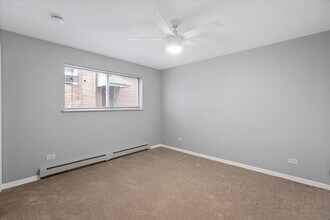 6256 W 64th Pl in Chicago, IL - Foto de edificio - Building Photo