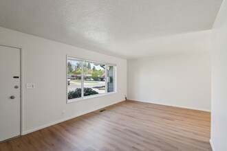 1554 SE Spruce St in Hillsboro, OR - Building Photo - Building Photo
