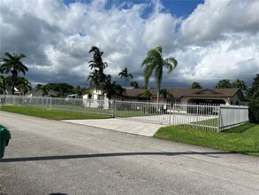 16001 SW 284th St in Homestead, FL - Building Photo - Building Photo