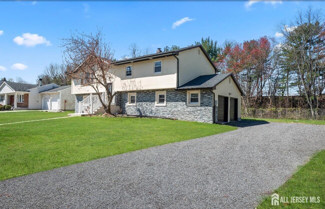34 Hershey Rd in East Brunswick, NJ - Building Photo - Building Photo