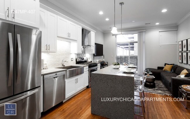 1247 W Madison St-Unit -314 in Chicago, IL - Building Photo - Building Photo