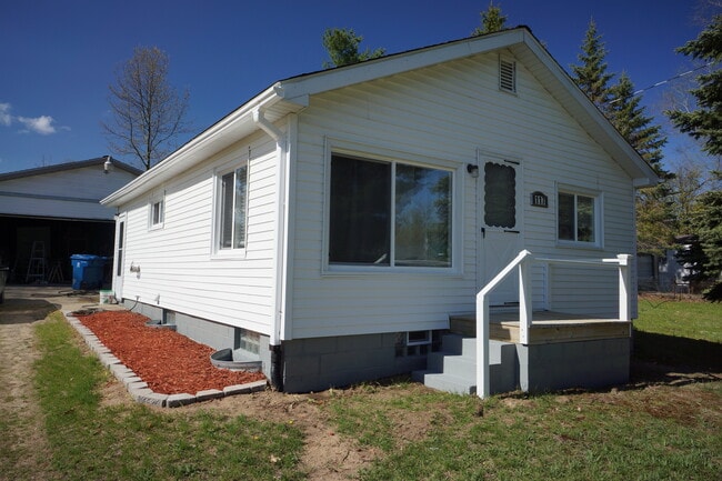 117 Cherry St in Houghton Lake, MI - Building Photo - Building Photo