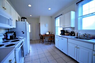 81 Gibbs St, Unit 3 in Brookline, MA - Building Photo - Building Photo