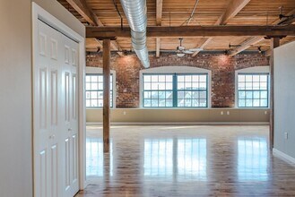 210 Broadway in Everett, MA - Building Photo - Building Photo