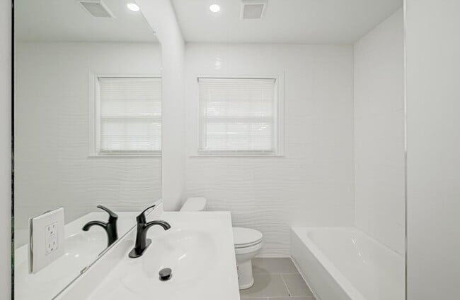 6130 Shadow Crest St in Houston, TX - Building Photo - Building Photo