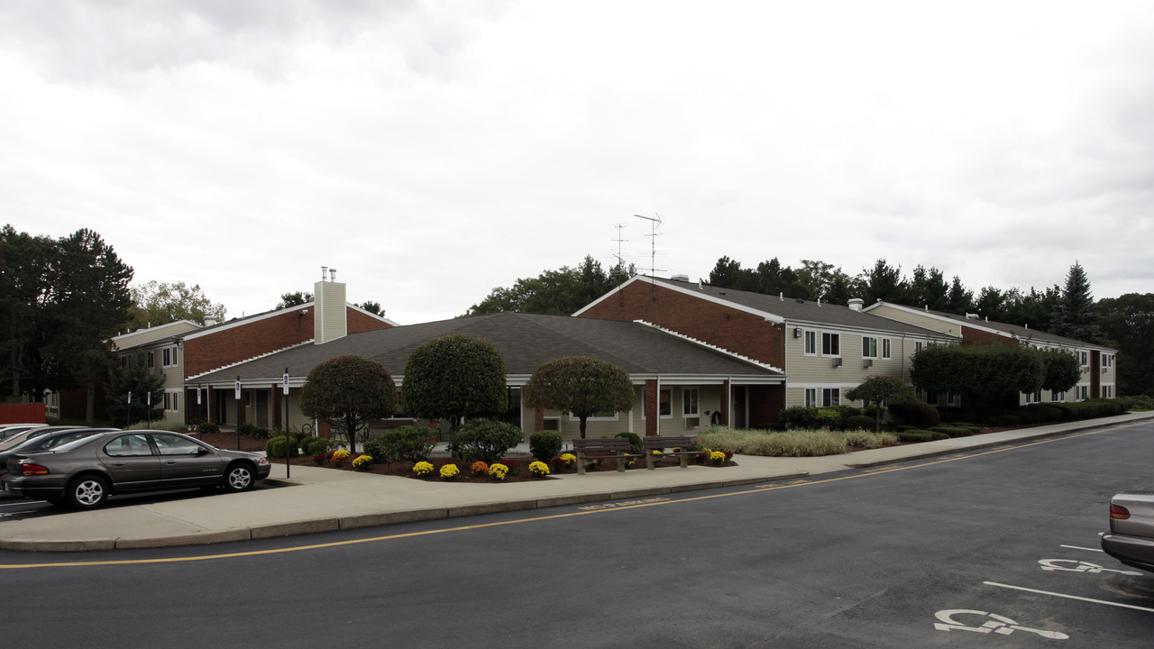 Metcalf Courts I in Providence, RI - Building Photo