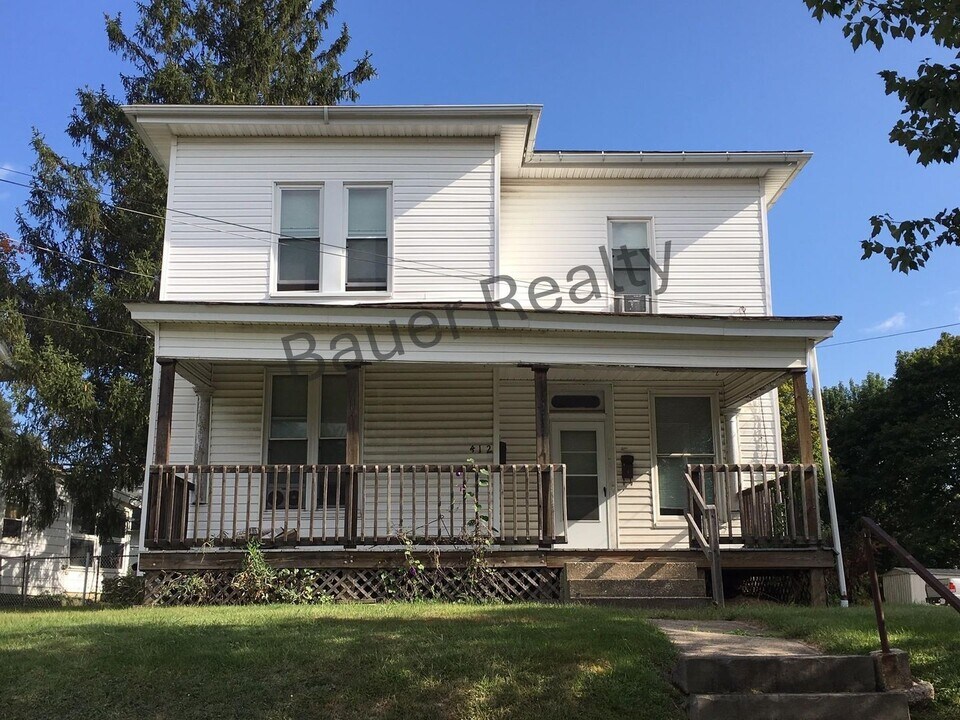 412 W 4th St-Unit -412 in Ashland, OH - Foto de edificio