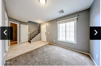 5744 S 21st Pl in Phoenix, AZ - Foto de edificio - Building Photo