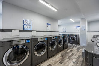 Cedarwood Suites in Toronto, ON - Building Photo - Building Photo