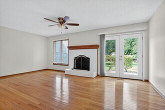 11622 Bluejacket St in Overland Park, KS - Foto de edificio - Building Photo