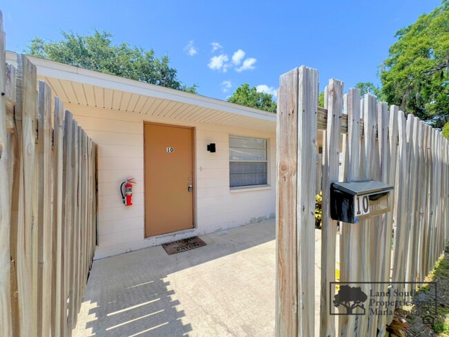 property at 817 W Carole St