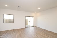 2820 Red Fox Rd in Phoenix, AZ - Building Photo - Building Photo