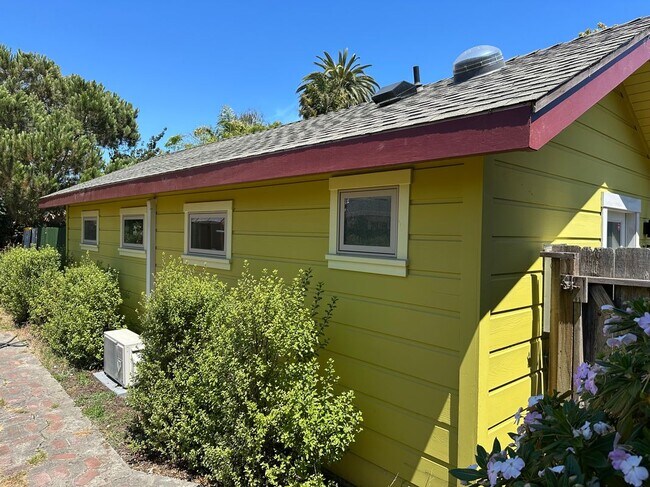 542 Bellevue St in Santa Cruz, CA - Building Photo - Building Photo