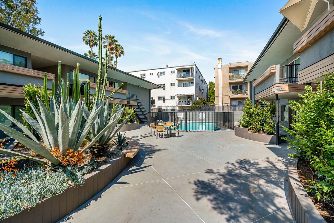 Hollywood Biltmore in Hollywood, CA - Building Photo