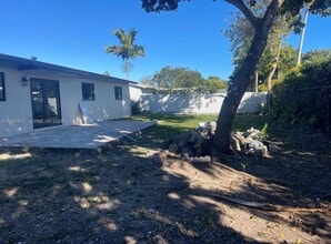 9124 SW 180th St in Palmetto Bay, FL - Building Photo - Building Photo