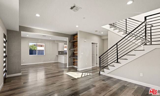 14528 Killion St in Los Angeles, CA - Building Photo - Building Photo