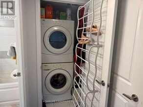 5168 Yonge St in Toronto, ON - Building Photo - Building Photo