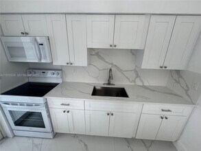 801 NW 109th St in Miami, FL - Building Photo - Building Photo