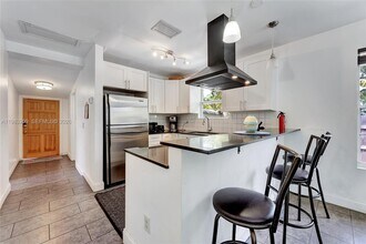 107 Stirling Rd in Dania Beach, FL - Building Photo - Building Photo