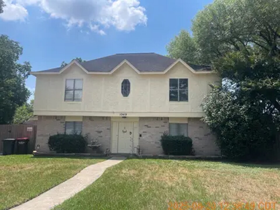10419 Autumn Harvest Dr in Houston, TX - Building Photo