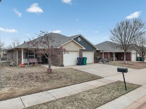 Cross Creek Landing 62+ in Oklahoma City, OK - Building Photo - Building Photo