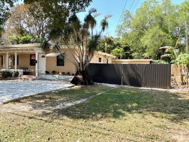 7340 SW 63rd Ct in South Miami, FL - Building Photo - Building Photo