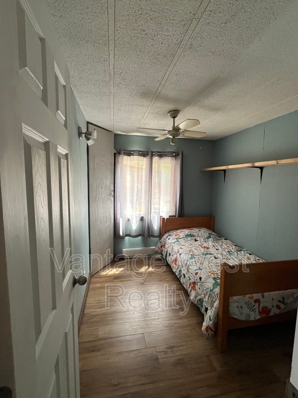 37 Fish Lake Rd in Summerland, BC - Building Photo - Building Photo