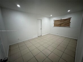 2481 NW 13th Ct in Fort Lauderdale, FL - Building Photo - Building Photo