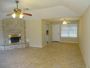 7247 Barton Oaks Dr in Houston, TX - Building Photo - Building Photo