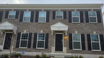 425 Sunset Hollow Drive in Wentzville, MO - Building Photo