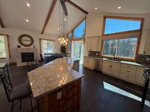 43837 Mendocino Dr in Big Bear Lake, CA - Building Photo - Building Photo