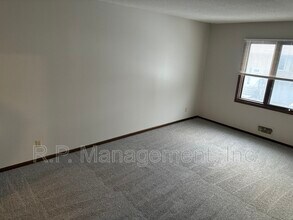 4631 1/2 Penkwe Way in Eagan, MN - Building Photo - Building Photo