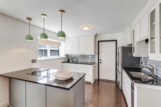 7705 Meadow Park Dr in Dallas, TX - Building Photo - Building Photo