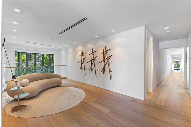 property at 401 E Rivo Alto Dr