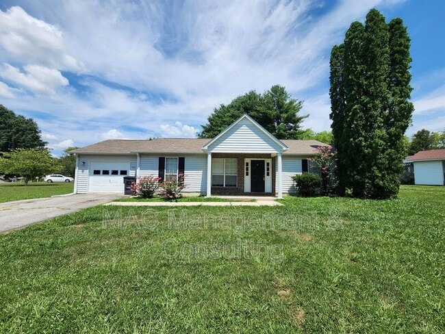 1600 Garden Ln in Cookeville, TN - Foto de edificio - Building Photo