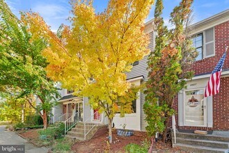 8605 Western Oak Dr in Springfield, VA - Building Photo - Building Photo